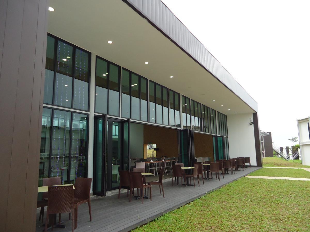 Lakeview Terrace Resort Pengerang Exterior photo